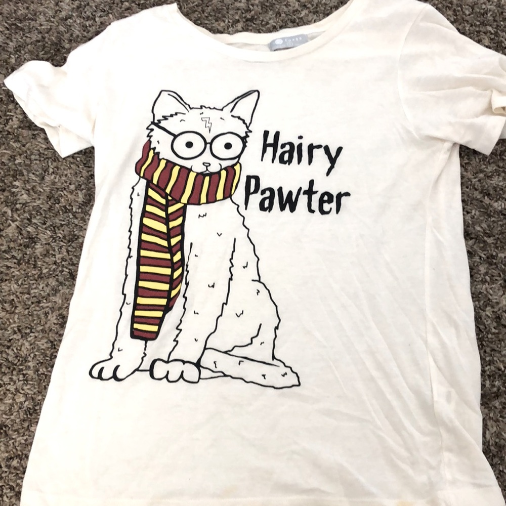 A Harry potter cat shirt that’s is oversized